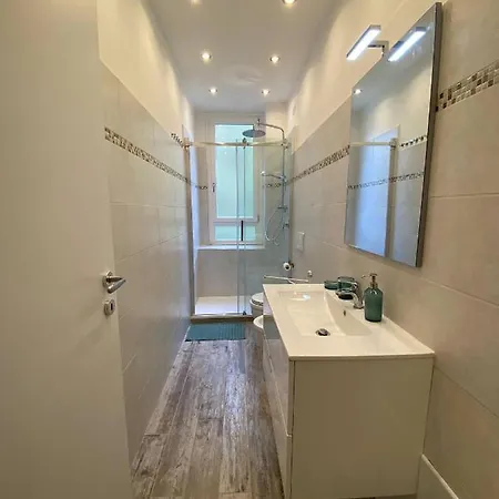 Apartment Near The Colosseum With Metro Line A A 2-Minute Walk Away Апартаменты