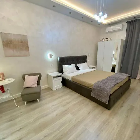 Apartment Near The Colosseum With Metro Line A A 2-Minute Walk Away Апартаменты