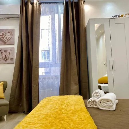 Apartment Near The Colosseum With Metro Line A A 2-Minute Walk Away *