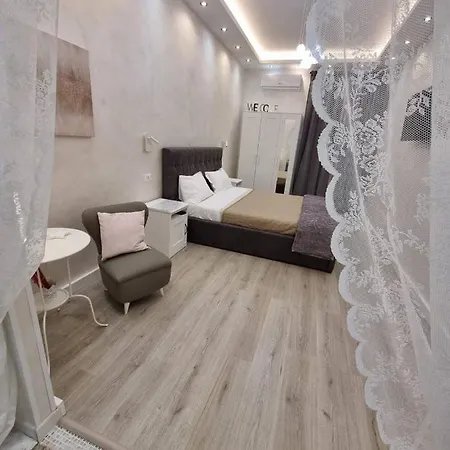 Apartment Near The Colosseum With Metro Line A A 2-Minute Walk Away Апартаменты *