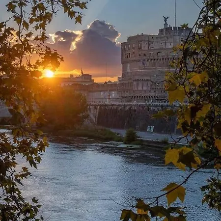 Apartment Near The Colosseum With Metro Line A A 2-Minute Walk Away Апартаменты Рим