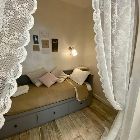 Apartment Near The Colosseum With Metro Line A A 2-Minute Walk Away Рим