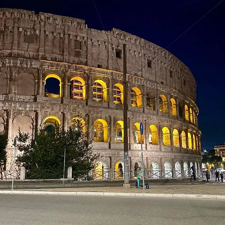 Apartment Near The Colosseum With Metro Line A A 2-Minute Walk Away *