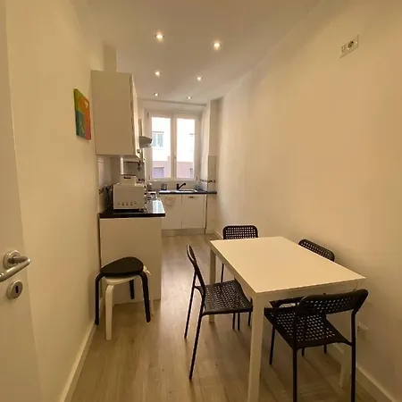 Apartment Near The Colosseum With Metro Line A A 2-Minute Walk Away *