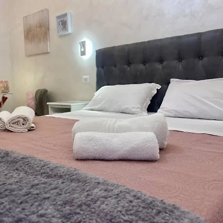Apartment Near The Colosseum With Metro Line A A 2-Minute Walk Away Апартаменты Рим