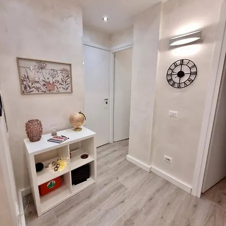 Apartment Near The Colosseum With Metro Line A A 2-Minute Walk Away Apartment